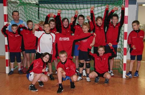 Übergabe der Trainingpullover der Firma Tautz